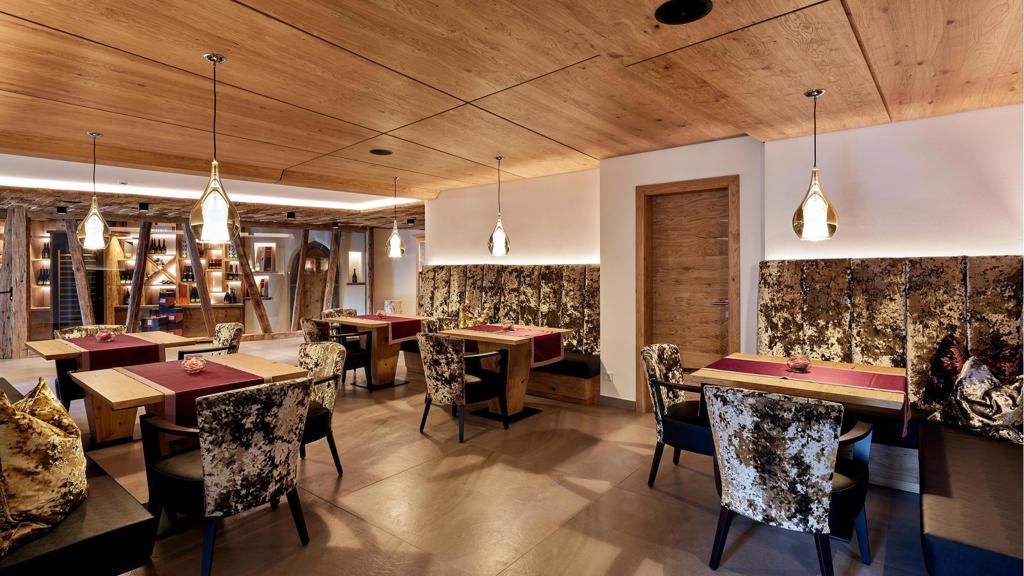 speisesaal-hotel-mezdi.jpg