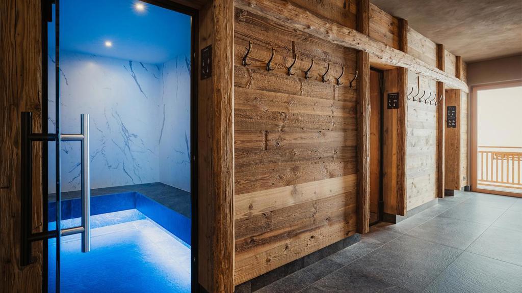 03-wellness-SPA-hotel-monte-cherz.jpg