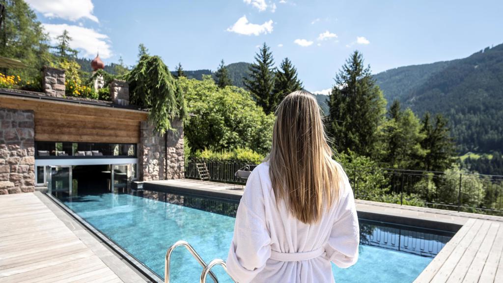 aussenpool-hotel-paradies.jpg
