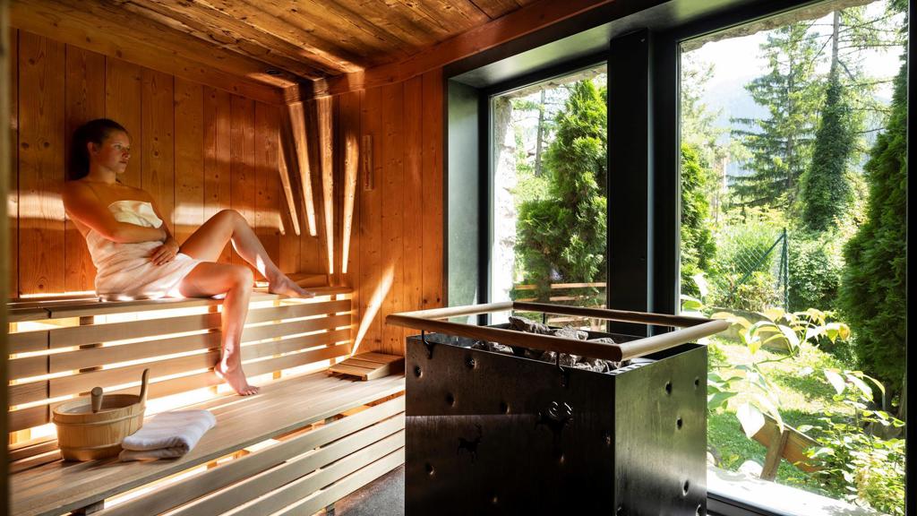 eine-frau-in-der-finnischen-sauna.jpg