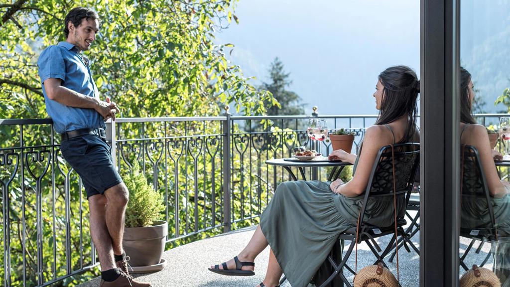 gaeste-geniessen-die-terrasse.jpg