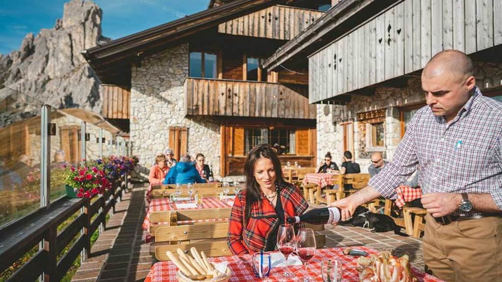 Hotel Passo Giau - Hotel near Passo Giau in Belluno / Dolomites