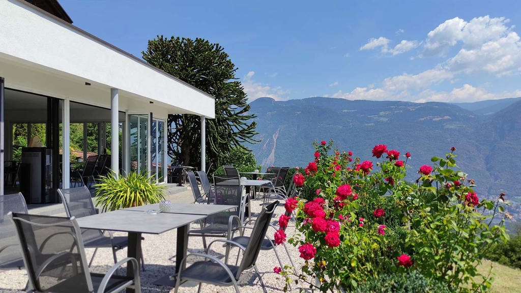 08-pool-relax-tisens-ferienwohnungen-residence-liesy-meranerland.jpg