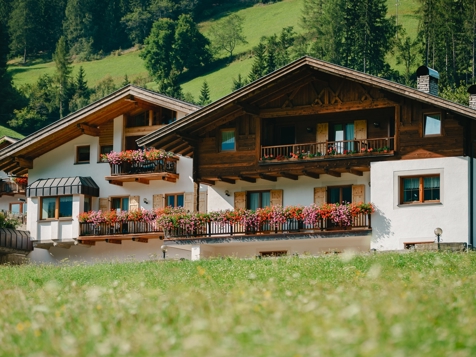 Blumenresidence Karnutsch - Santa Valburga in Val d'Ultimo