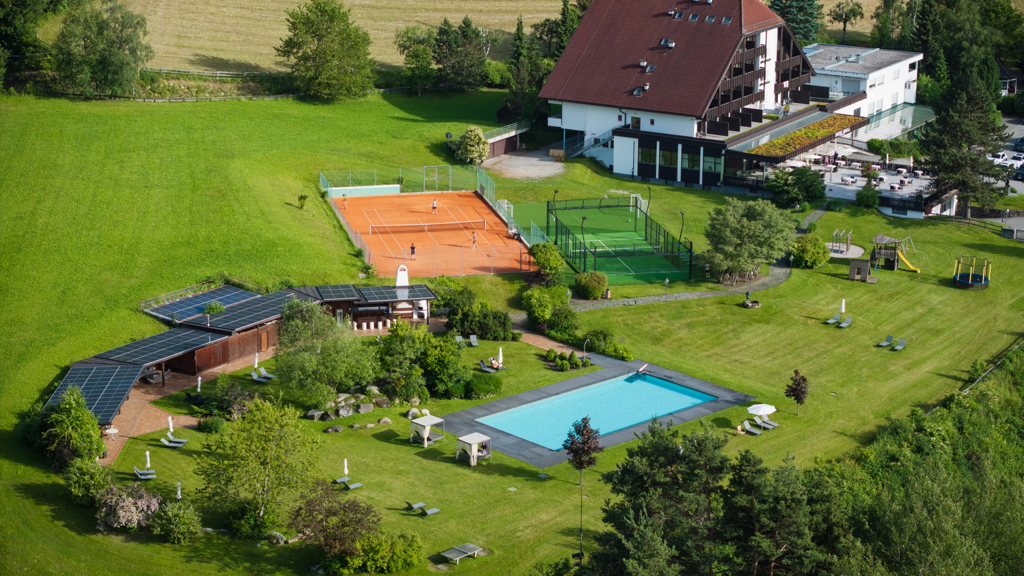 DJI_20240620185632_0029_D-HDRedit_RoyalHinterhuber_190624_becknaphoto.jpg