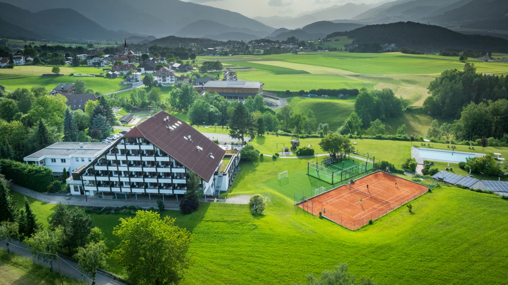 DJI_20240620191431_0058_D-HDRedit_RoyalHinterhuber_190624_becknaphoto.jpg