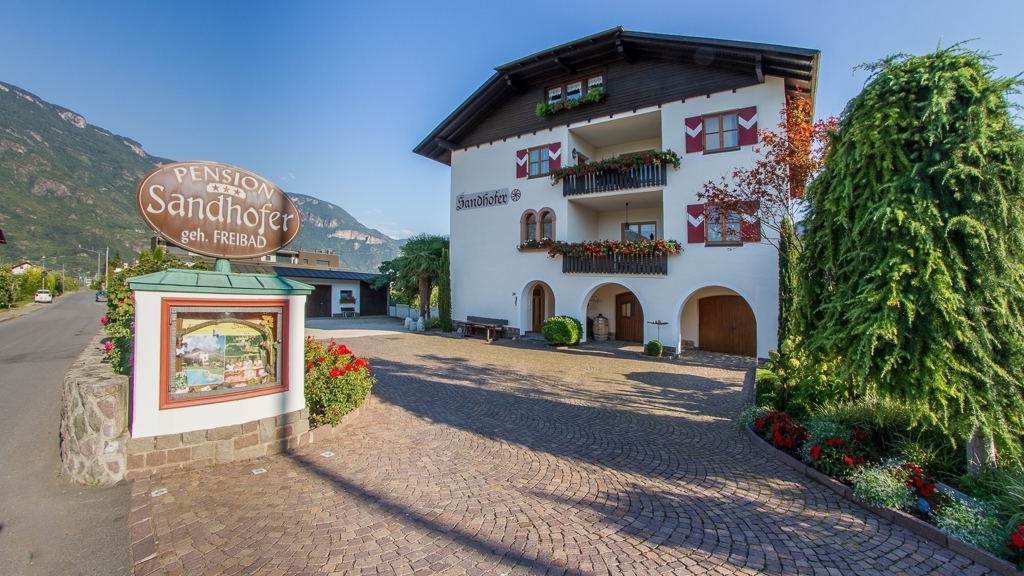 Pension Sandhofer - Guesthouse / Boarding house in Nals in Meran and environs / Zuid-Tirol