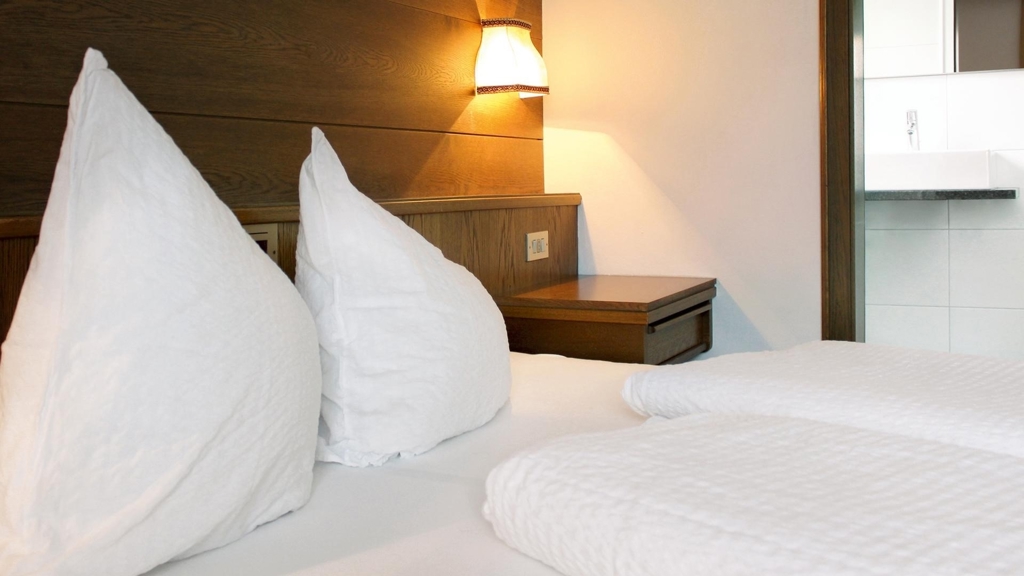 Pension Sattlerenglhof - Guesthouse / Boarding house in Latsch in Vinschgau / Tyrol du Sud