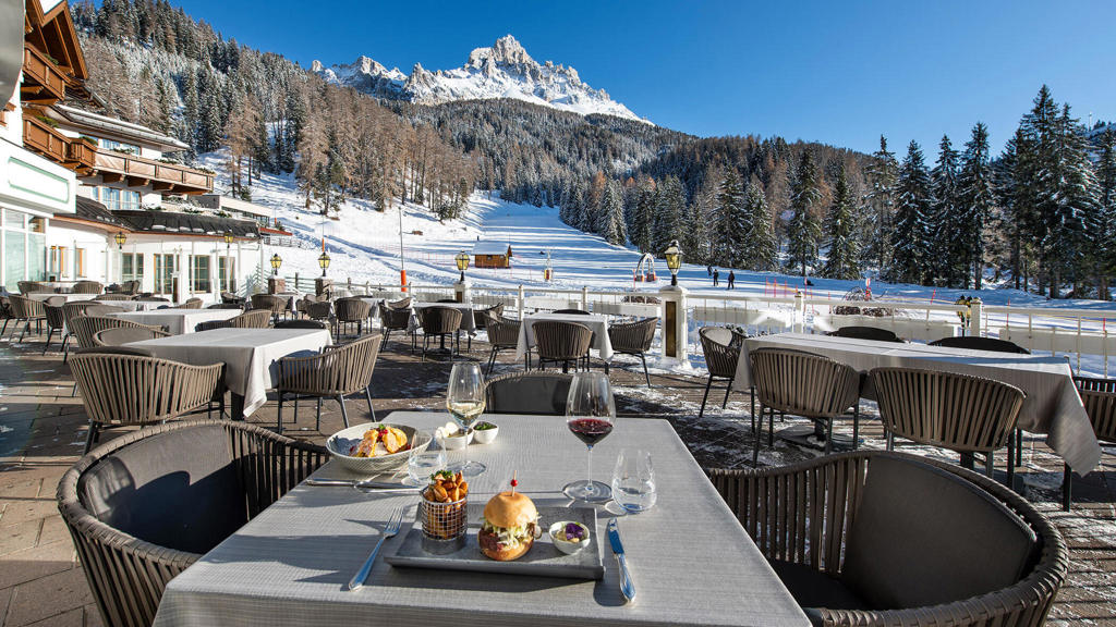 gastgeber-geschichte-hotel-winter-mittagstisch.jpg
