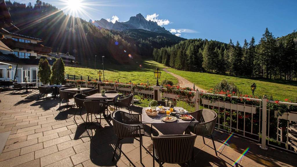 genusshotel-fruehstueck-berge-slider.jpg