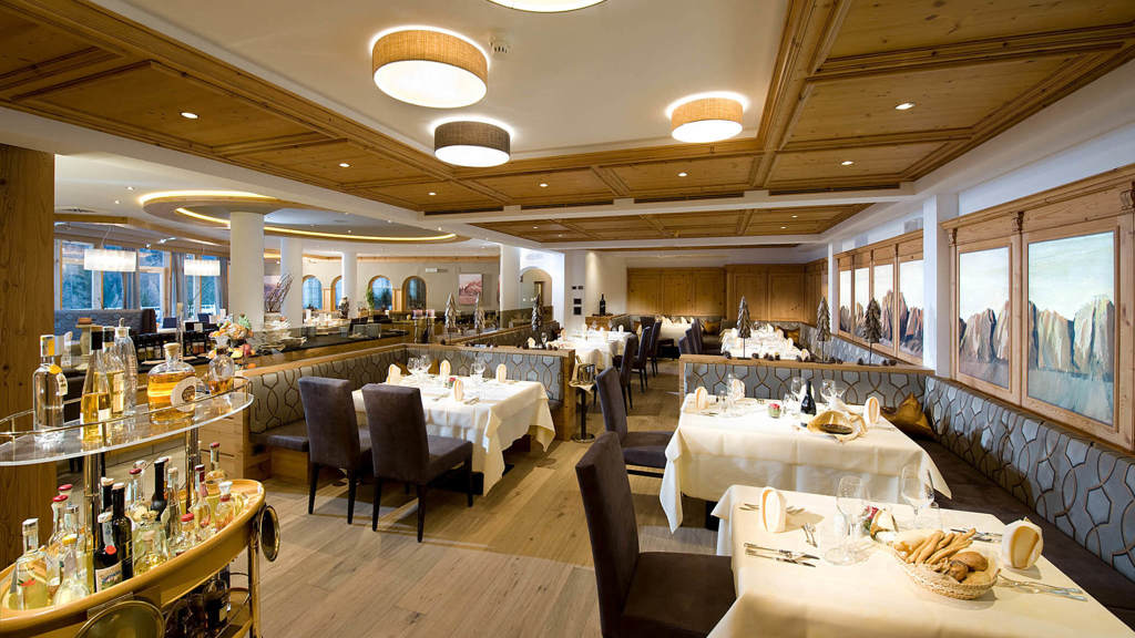 gourmetkueche-speisesaal.jpg