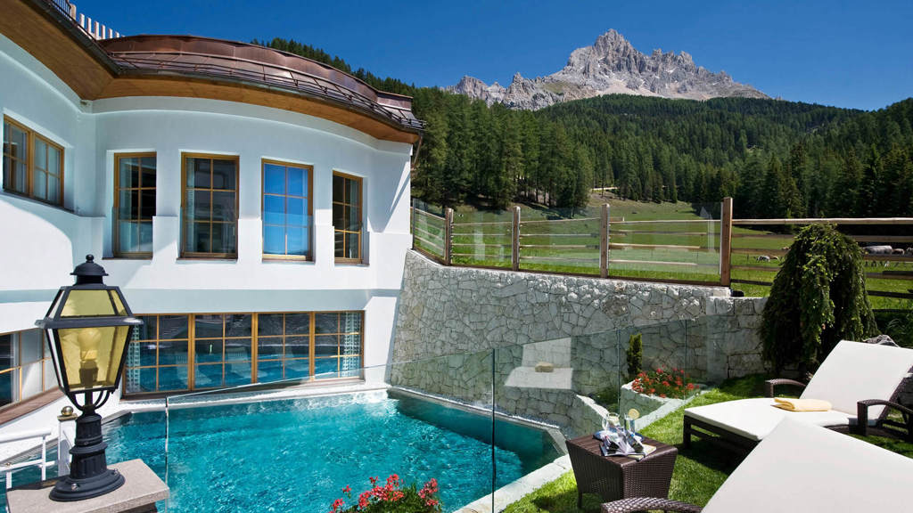 pools-sonnenterrasse-outdoor-schwimmbad.jpg