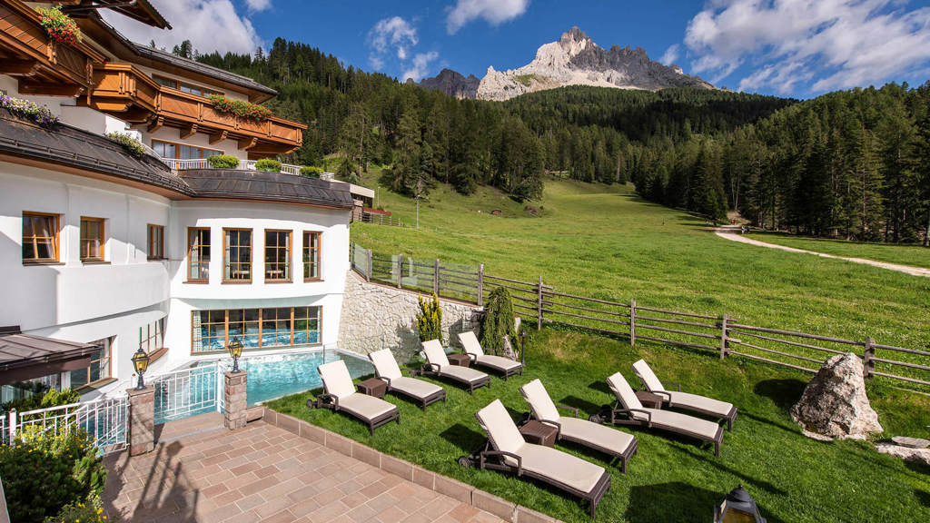 pools-sonnenterrasse-outdoor.jpg
