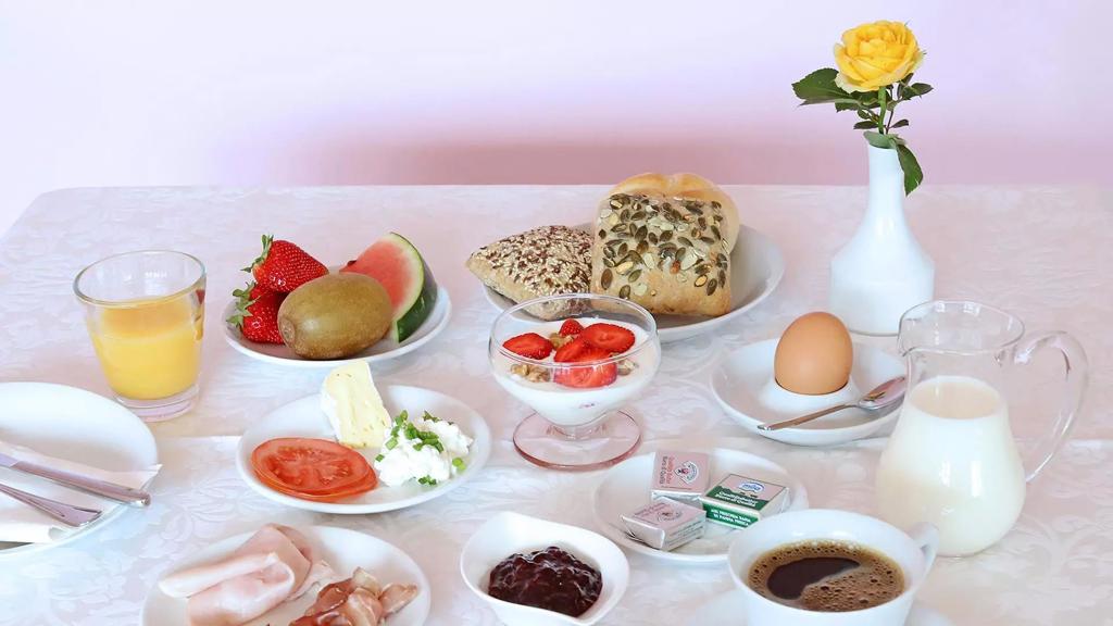 fruehstuecksraum-tisch.jpg.jpg