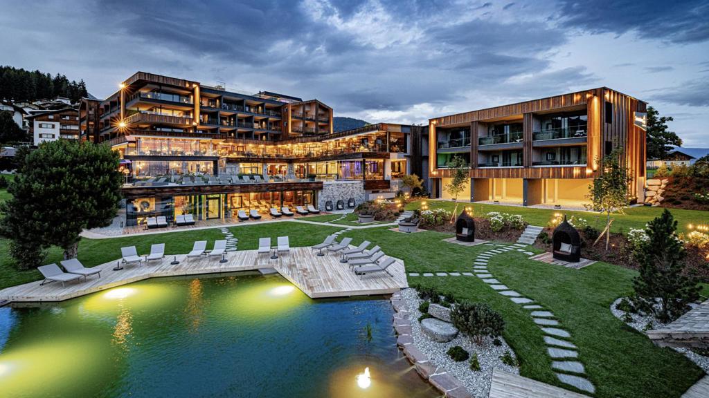 SONNENBERG | Panorama Dolomites Wellbeing - Hotel in Meransen in Eisacktal / South Tyrol
