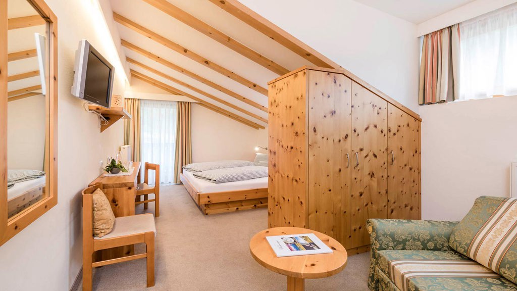 wilde-orchidee-mansardenzimmer-01.jpg