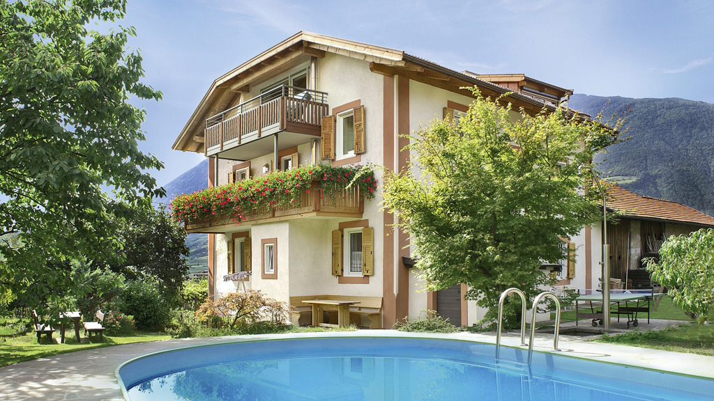 haus-pool.jpg