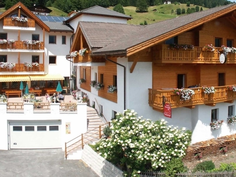 Hotel Tonnerhof - Racines in Valle Isarco