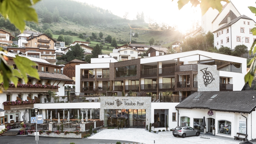 Aktiv und Wellnesshotel Traube Post - Hotel in Graun im Vinschgau in Vinschgau / Zuid-Tirol