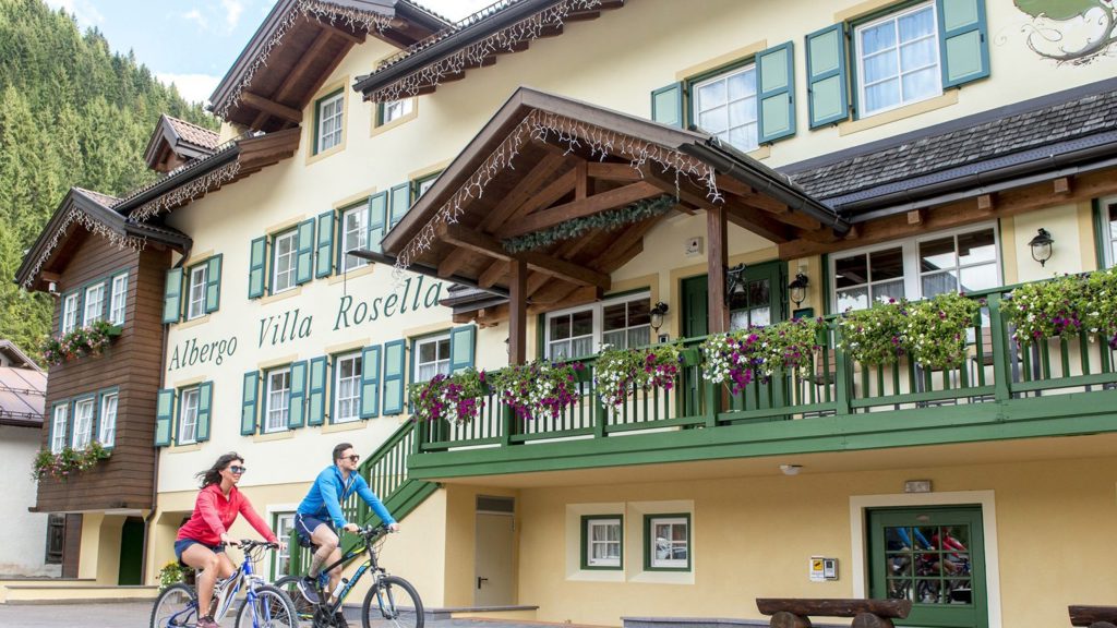bike_Hotel-Villa-Rosella_Canazei_Val-di-fassa_Dolomit_Trentino-17-1918x958.jpg