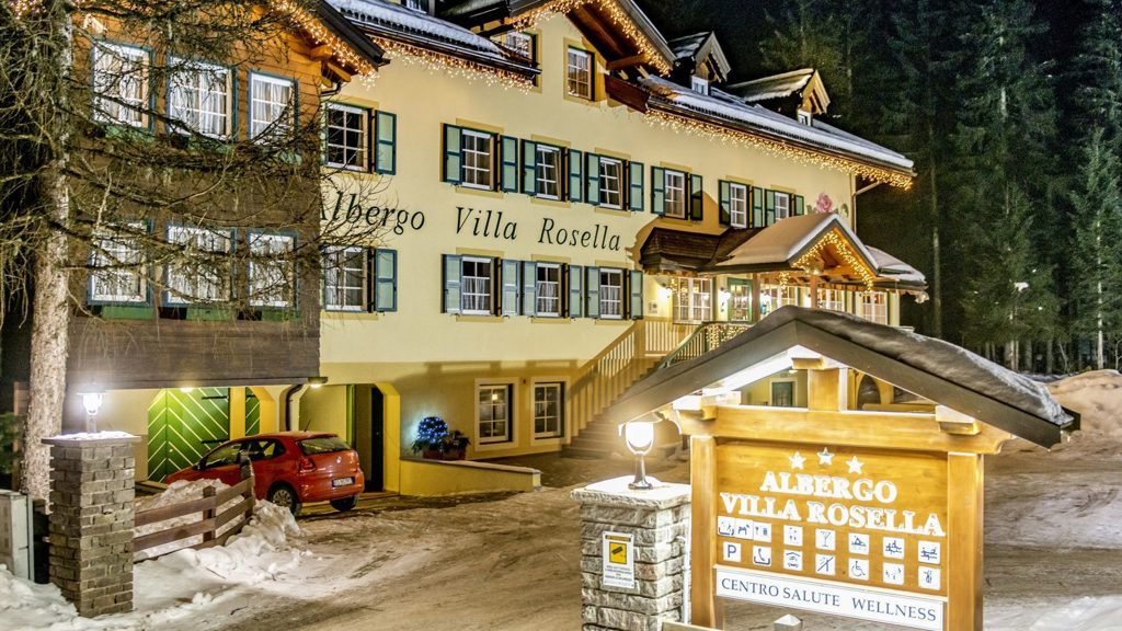 Inverno-a-Canazei-hotel-villa-rosella_canazei_val-di-fassa_dolomiti_trentino-1-1918x958.jpg