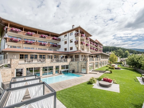 Hotel Waldhof - Percha at Mt. Kronplatz