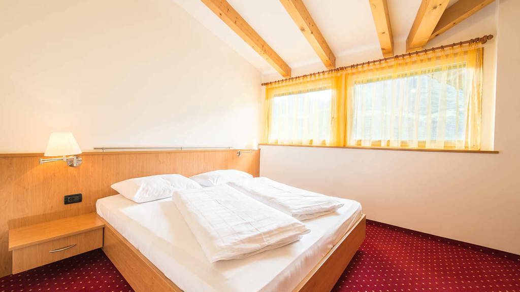 apartement-lana-suedtirol-zimmer.jpg