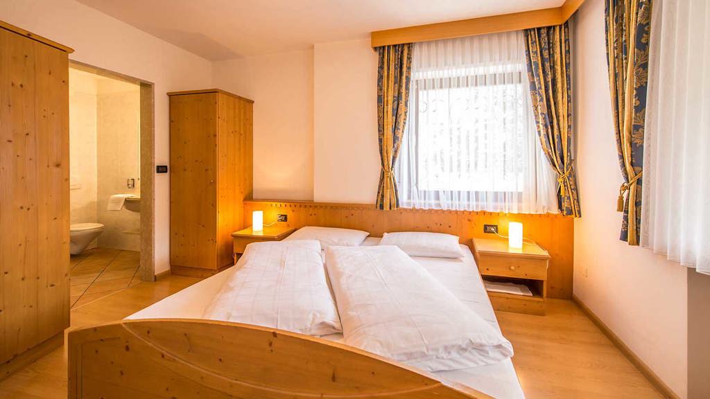 ferienwohnung-lana-suedtirol-zimmer.jpg