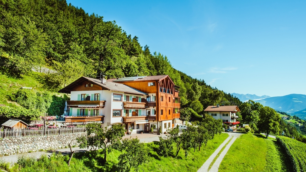 Landgasthof Wöhrmaurer - Guesthouse / Boarding house in Feldthurns in Eisacktal / South Tyrol
