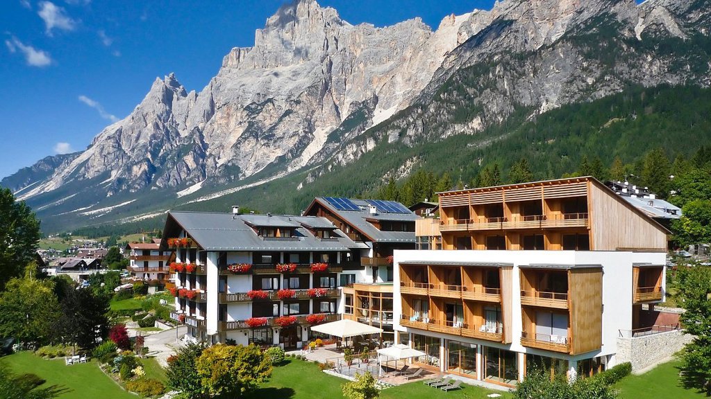 Parkhotel Ladinia - Hotel in Cortina d'Ampezzo in Belluno / Dolomites