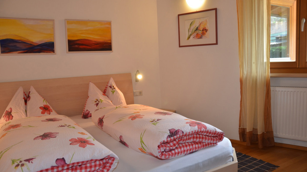 Ferienwohnungen Schloss-Hof - Apartment / Residence in Eppan an der Weinstraße in Southern South Tyrol / Tyrol du Sud