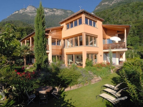 Ferienwohnungen Schloss-Hof - Eppan an der Weinstraße in Südtirols Süden