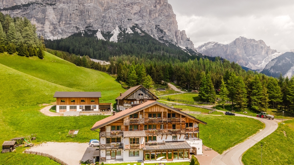 Hotel Ciasa Rü Blanch - Authentic view - Guesthouse / Boarding house in St. Kassian in Alta Badia / Zuid-Tirol
