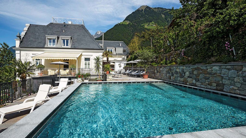 villa-maria-hotel-schwimmbad-dorf-tirol.jpg