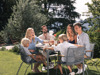 -12_Familie im Garten.jpg