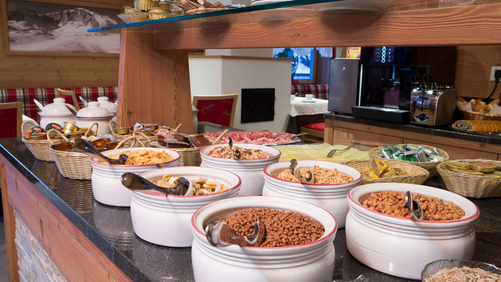garni_adria_corvara_alta_badia_buffet__Y1_6526.jpg