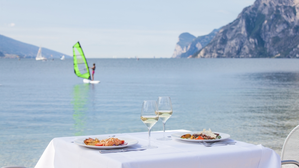 ⇒ Hotel Lido Blu - Surf & Bike **** - Traumurlaub in Torbole-Nago am  Gardasee ab 70 €