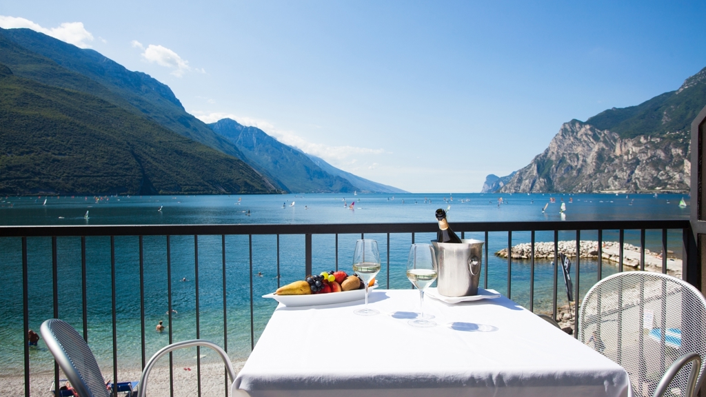 ⇒ Hotel Lido Blu - Surf & Bike **** - Traumurlaub in Torbole-Nago am  Gardasee ab 70 €