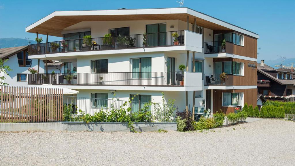 Apartment Edelweiss - Apartment / Residence in Reischach at Mt. Kronplatz / Tyrol du Sud