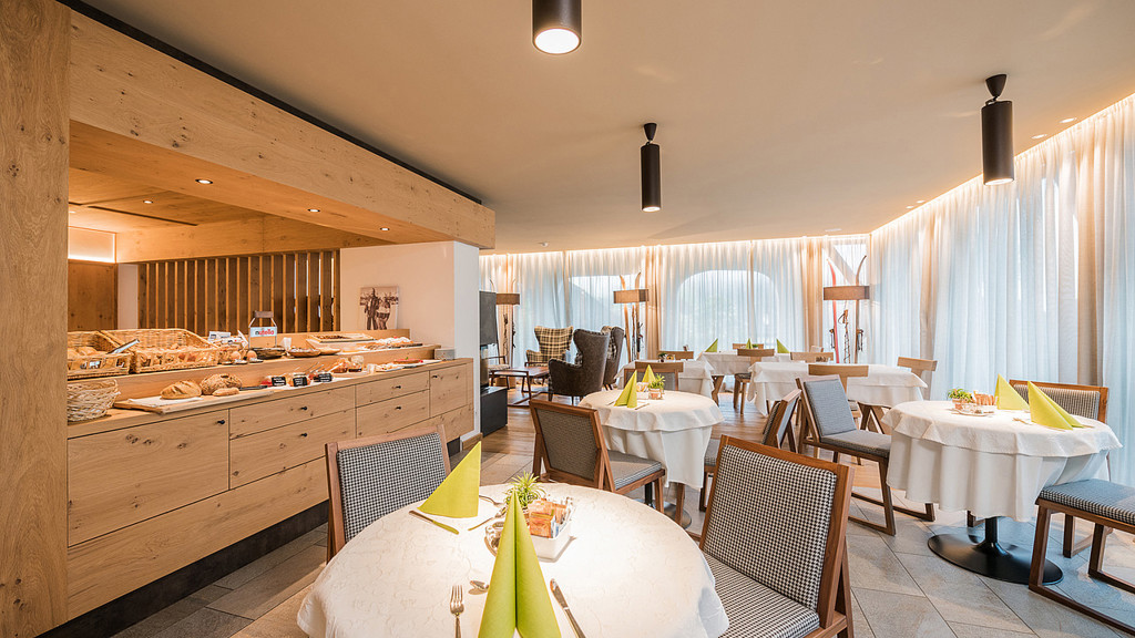 csm_fruehstueckraum-Dolomites-Residence-Gadertal-Suedtirol_953318a6a3.jpg