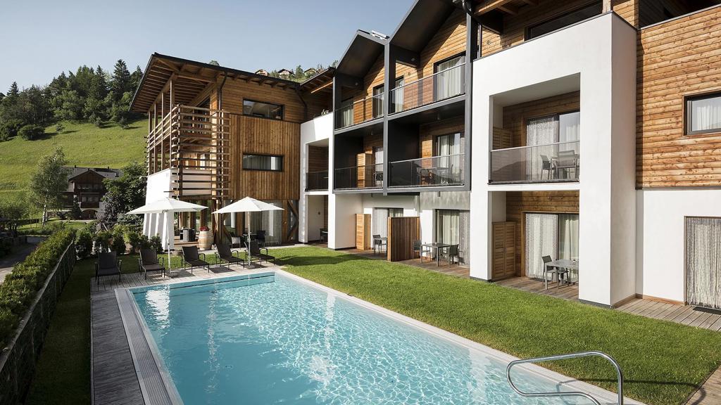 csm_pool-Dolomites-Residence-Gadertal-Suedtirol-sommer_bab73d2645.jpg