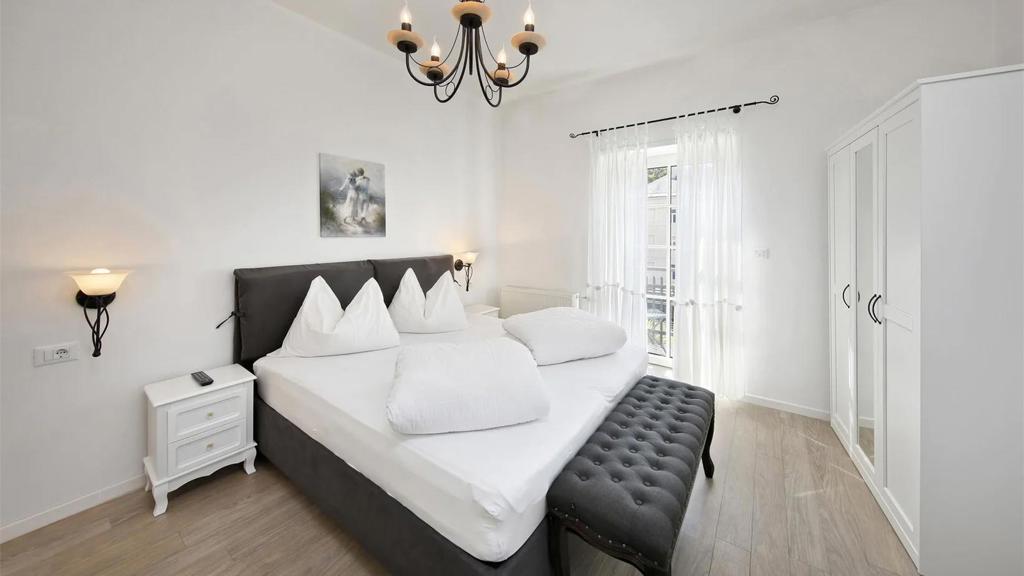 Garni Villa Tyrol - Bed & Breakfast in Meran in Meran and environs / Tyrol du Sud