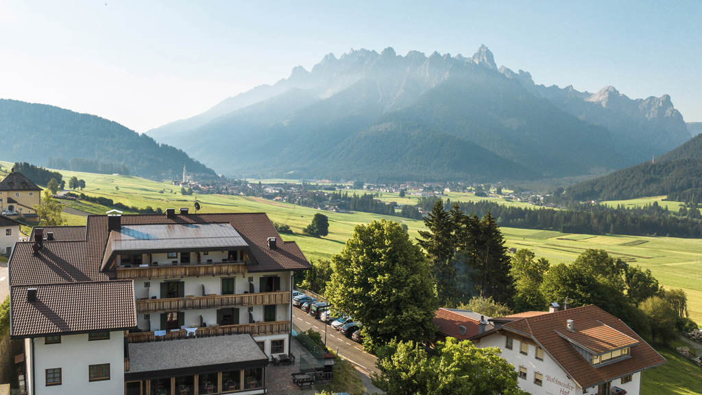 impressionen-kirchenwirt-blick-toblach.jpg