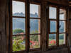 impressionen-kirchenwirt-fenster-berge.jpg