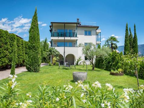 Feldhof AgriSuite-Apartments - Tramin an der Weinstraße in Southern South Tyrol