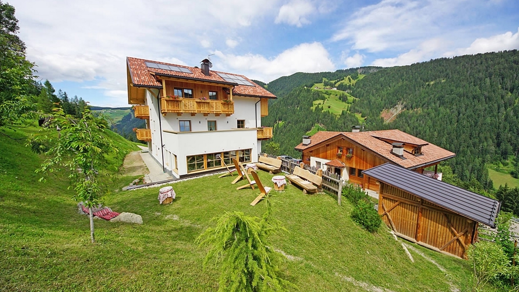 Ferienhof Sovì - Farm stay in Wengen in Alta Badia / Południowy Tyrol