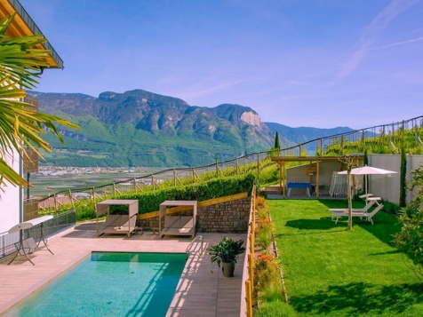 Residence Garni Hotel Vineus - Tramin an der Weinstraße in Southern South Tyrol