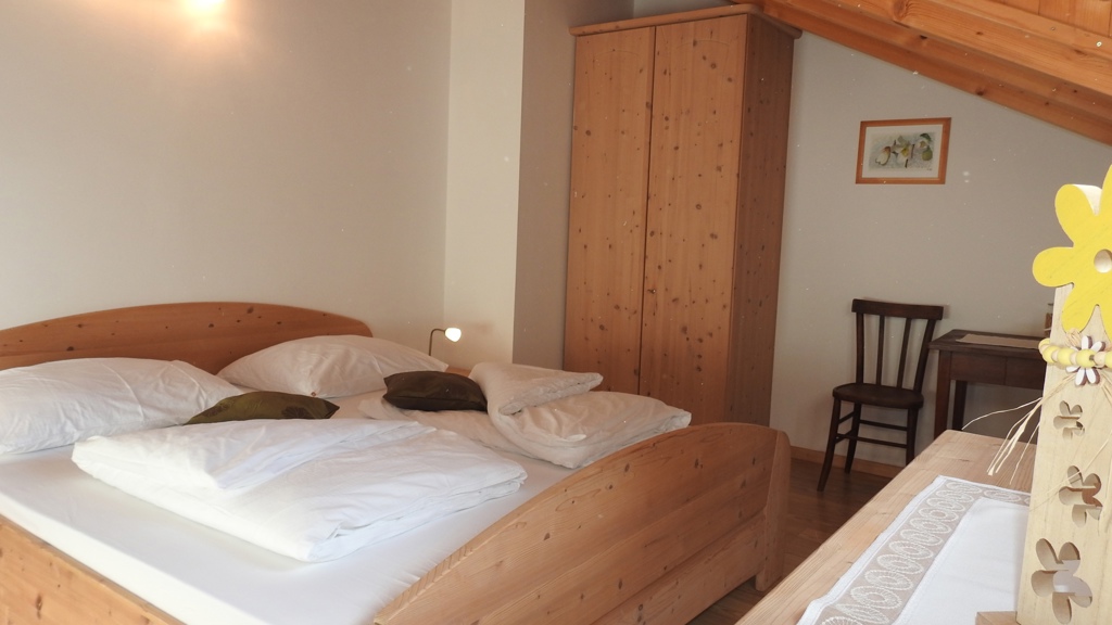 Sonnblick Schlafzimmer II 1.jpg