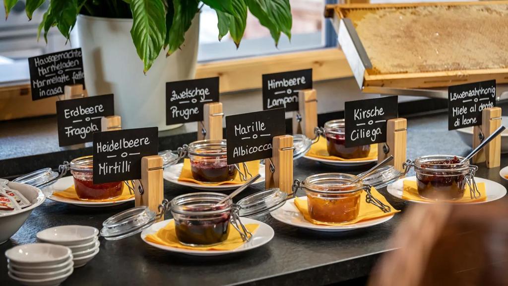 fruehstueck-buffet-07.jpg