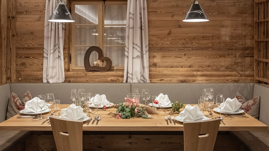full-moon-dinner-01.jpg